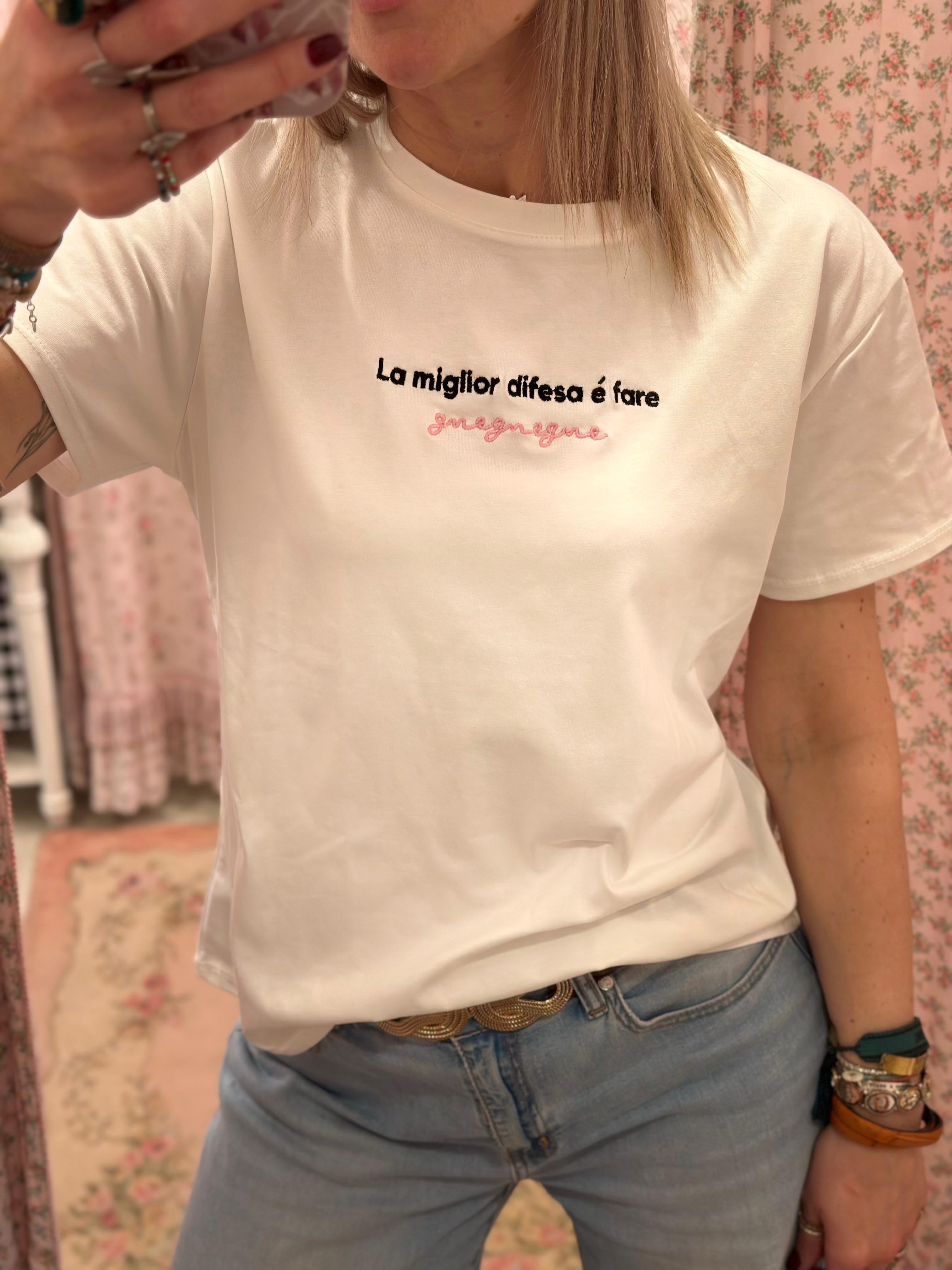 T-shirt La miglior difesa é fare gnegnegne