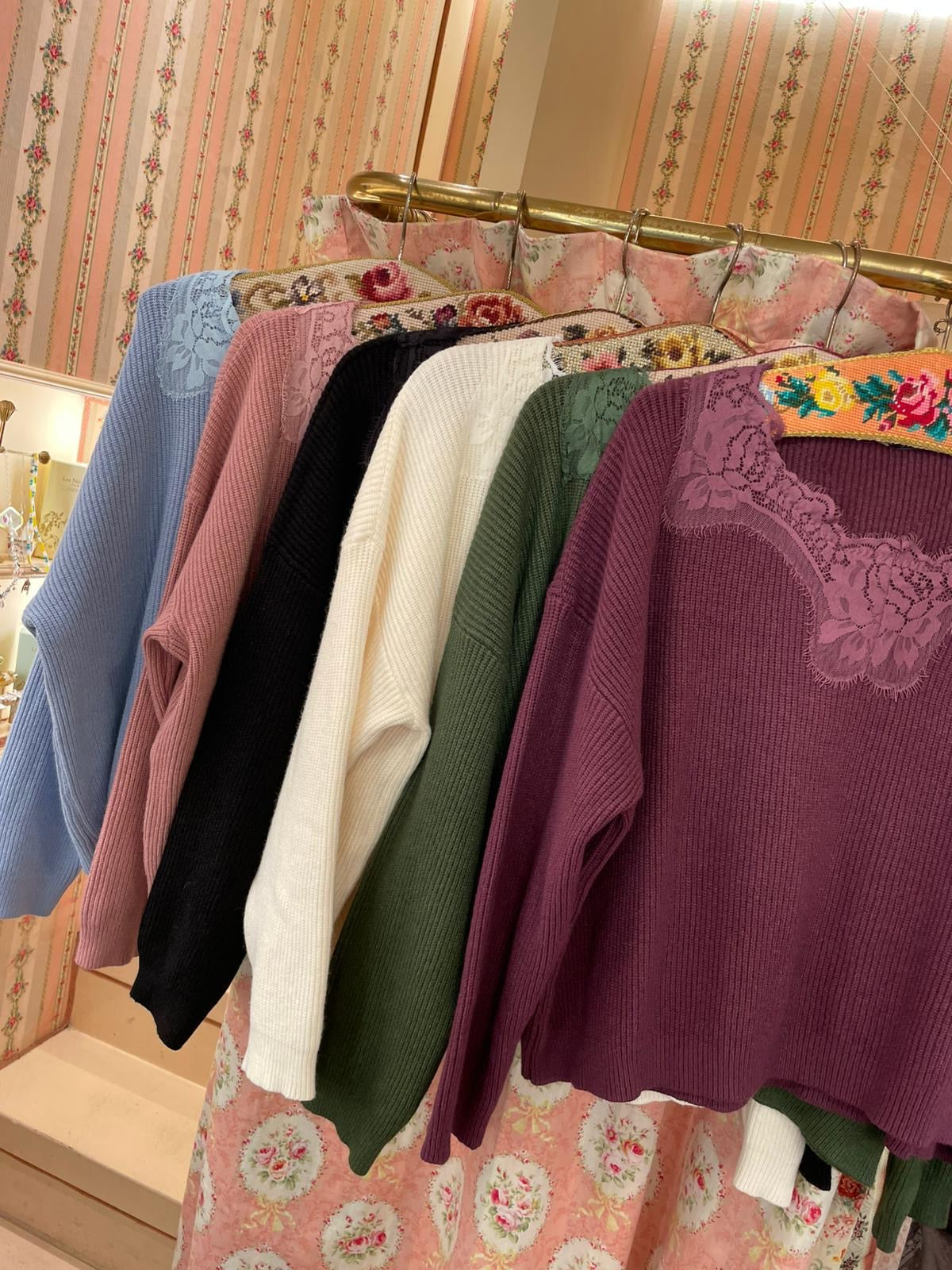 Pull Lace