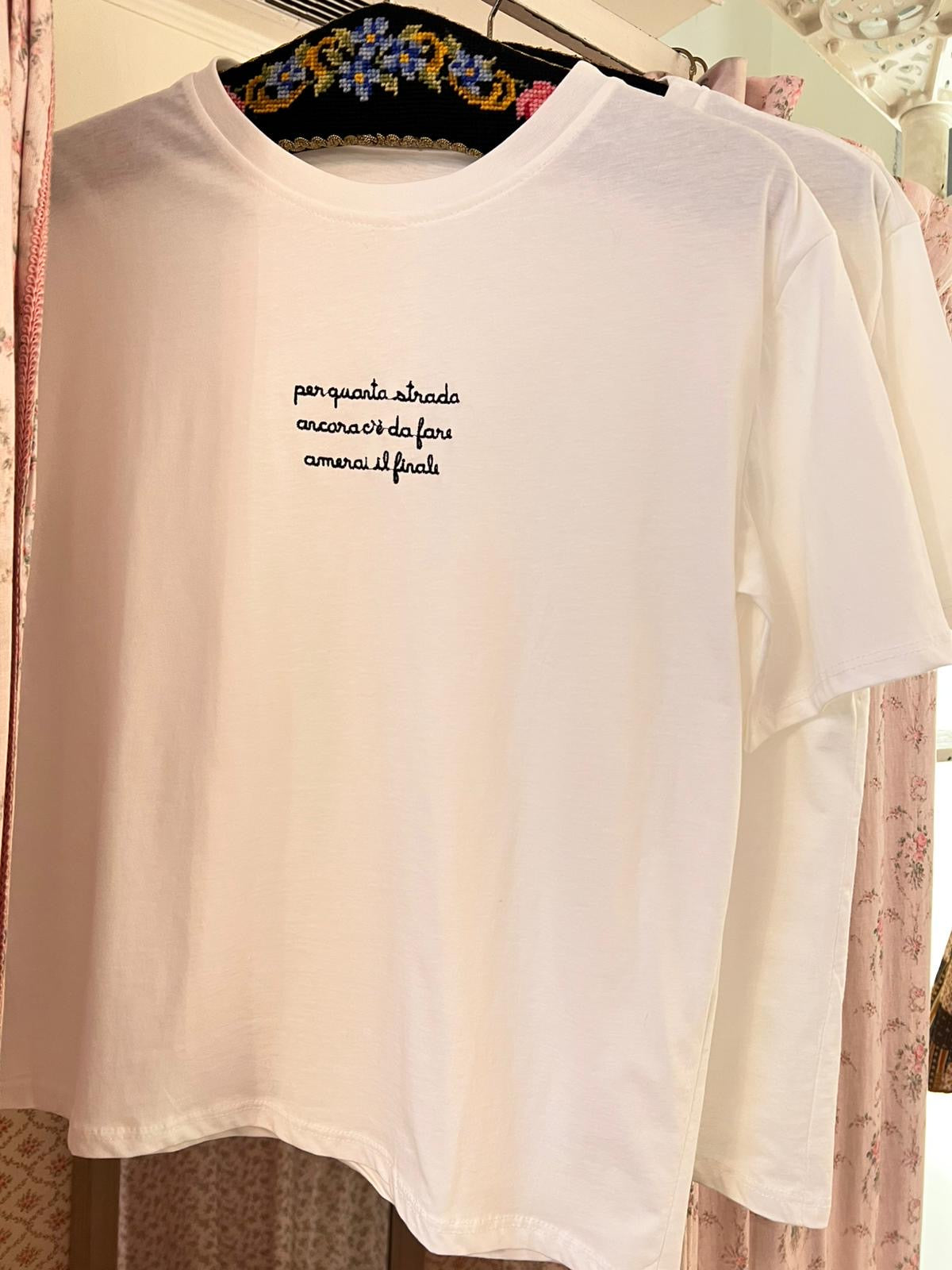 T-shirt per quanta strada ancora c'è da fare amerai il finale