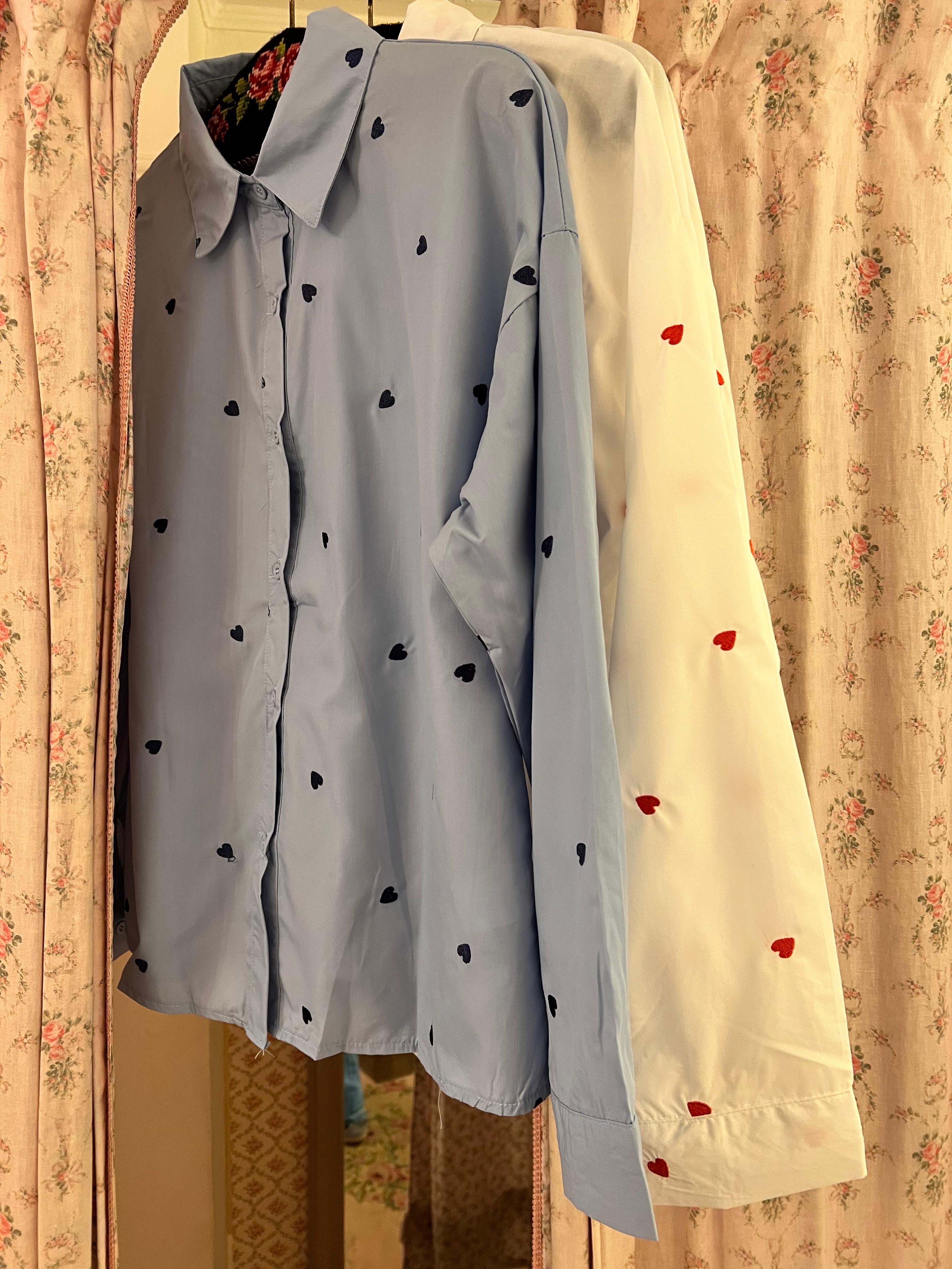 Camicia cuori ricamati
