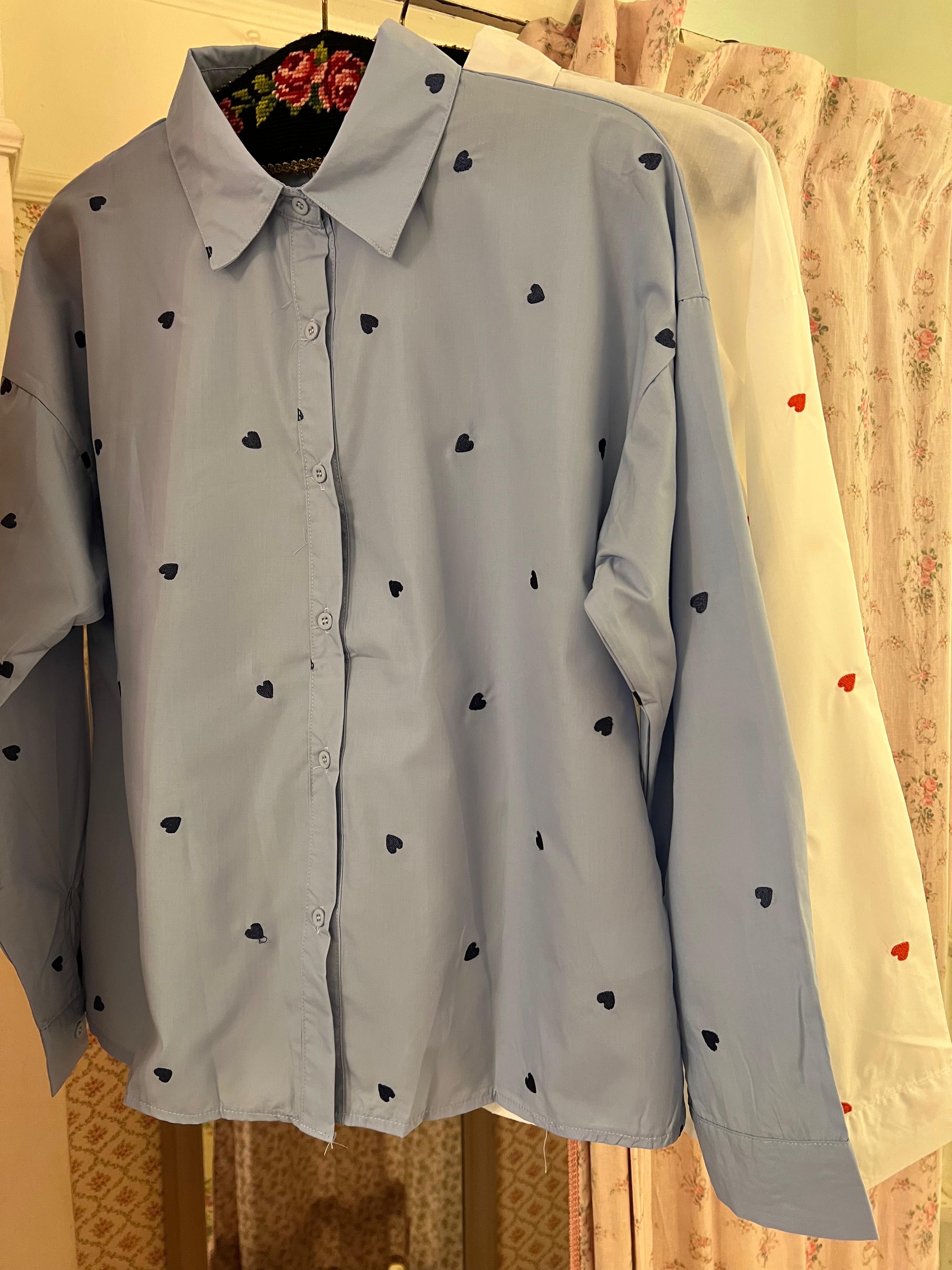 Camicia cuori ricamati