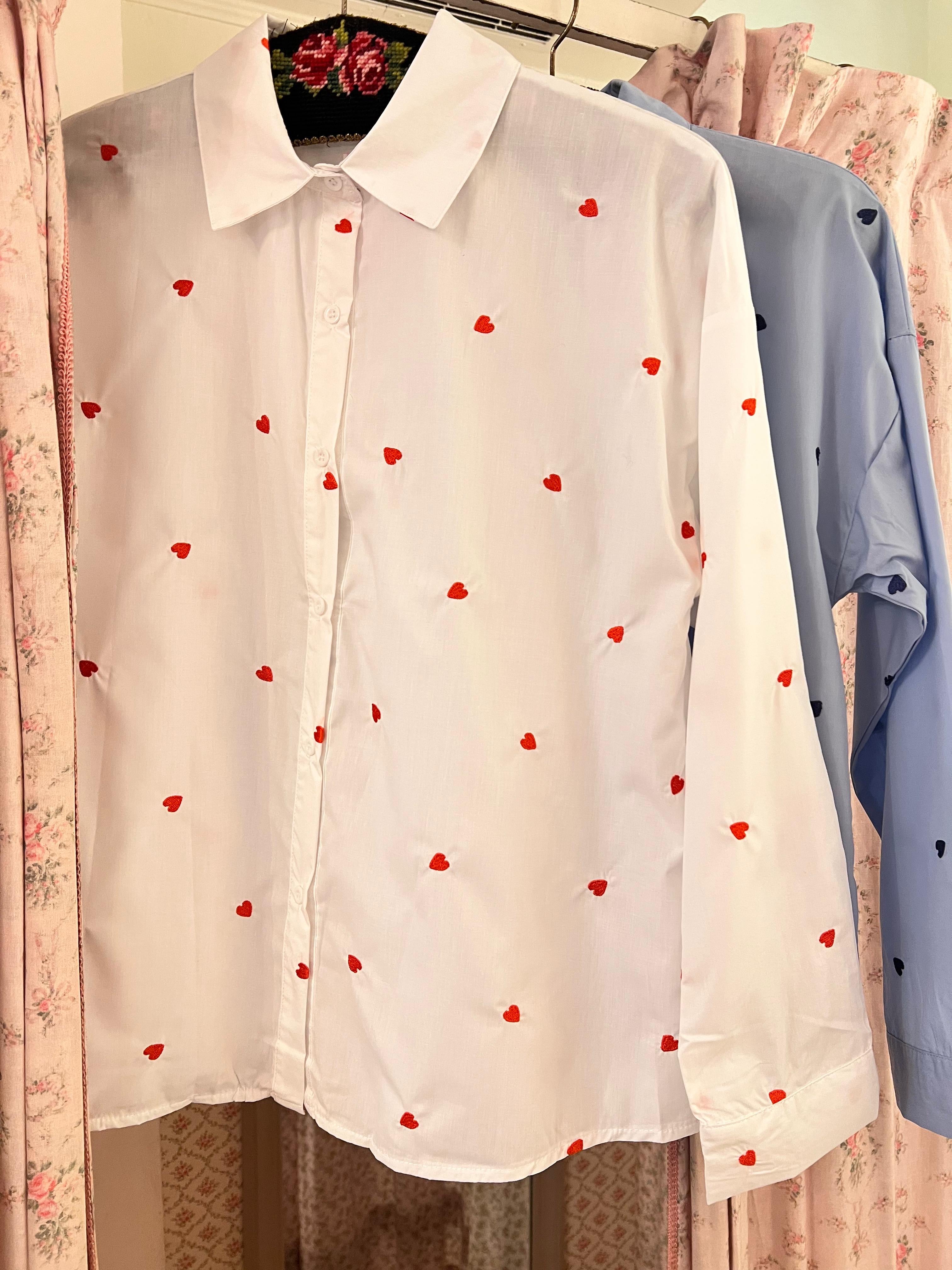 Camicia cuori ricamati