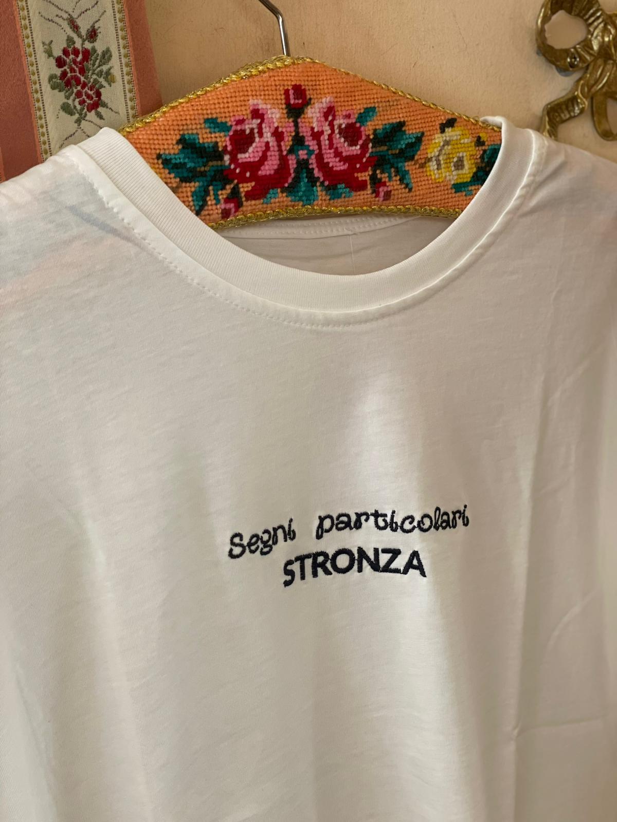 T-shirt Segni particolari stronza