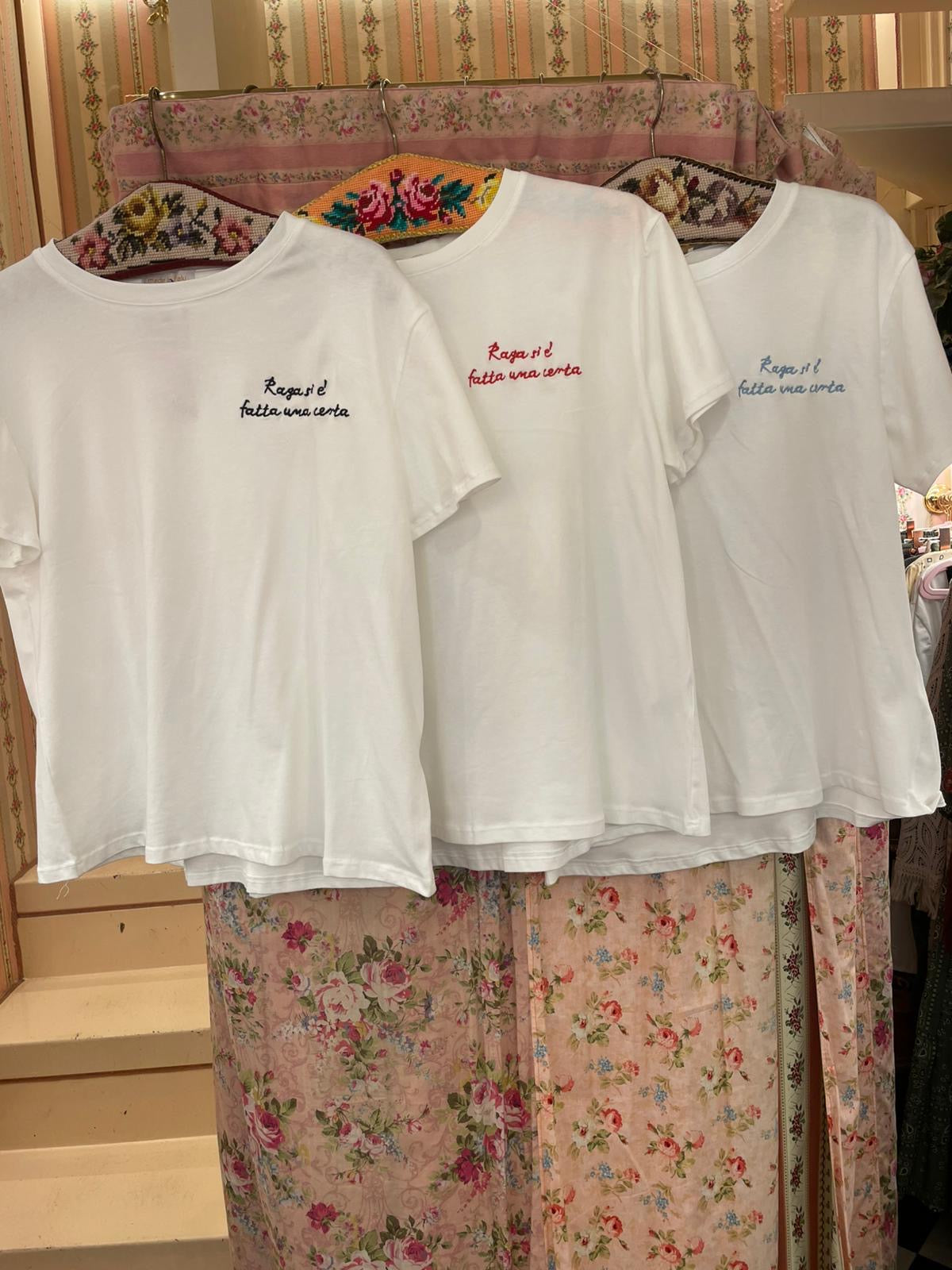 T-shirt Raga si è fatta una certa
