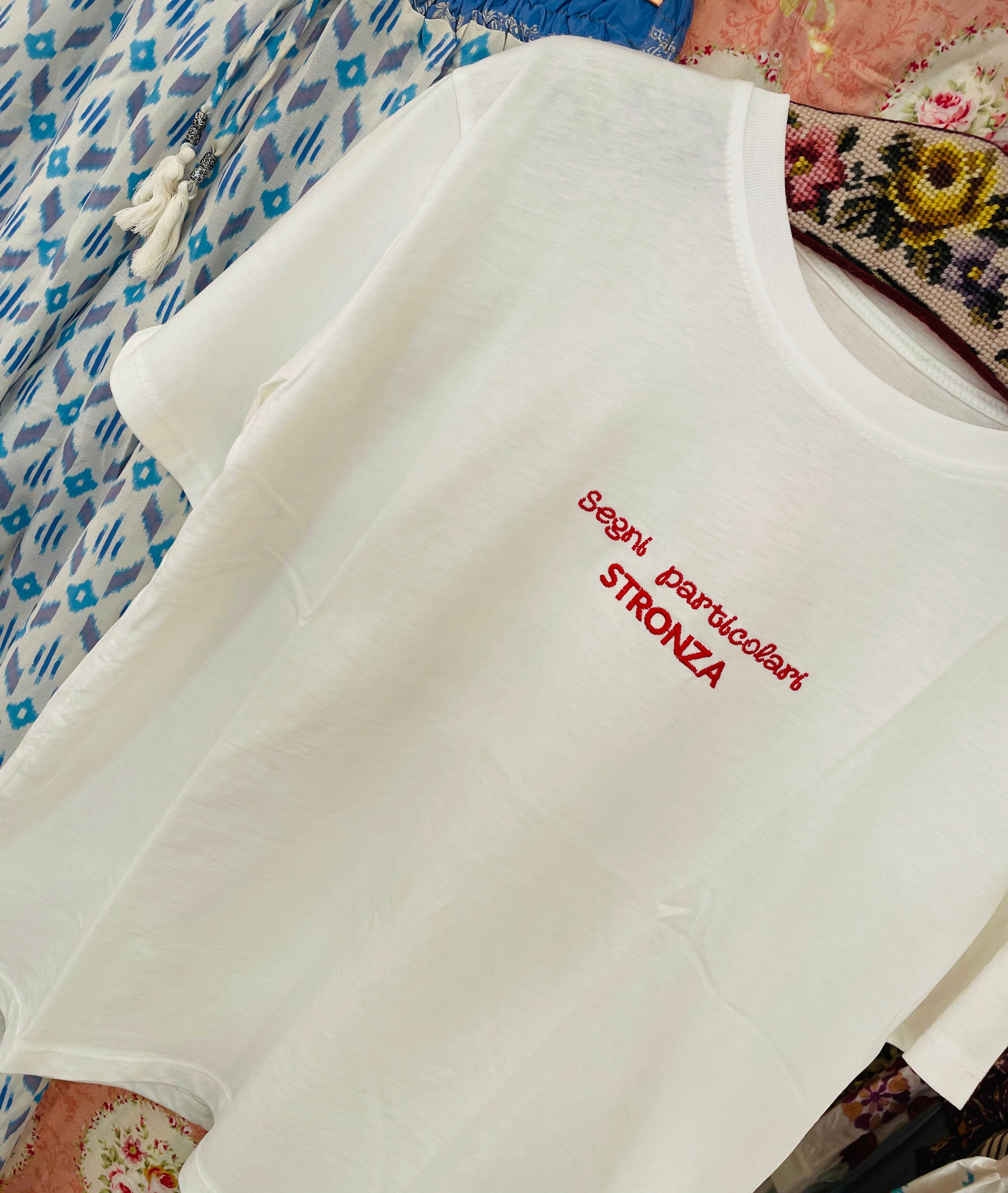 T-shirt Segni particolari stronza