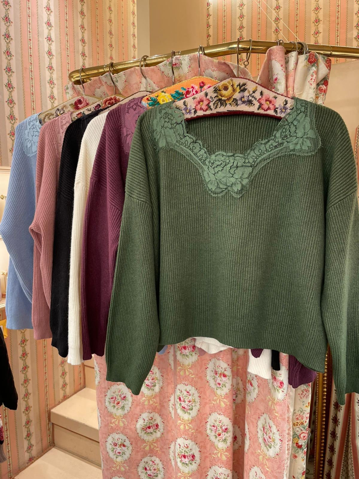 Pull Lace