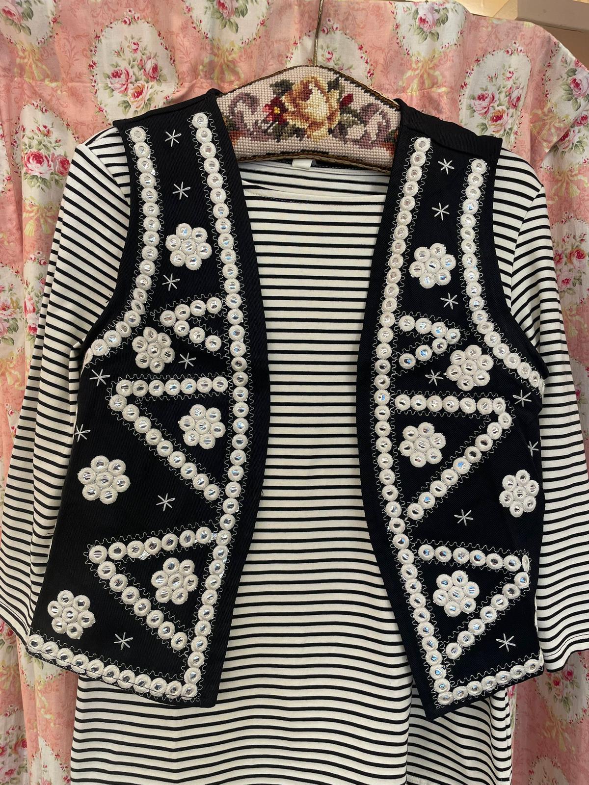 Gilet Boho ricamato bianco e nero